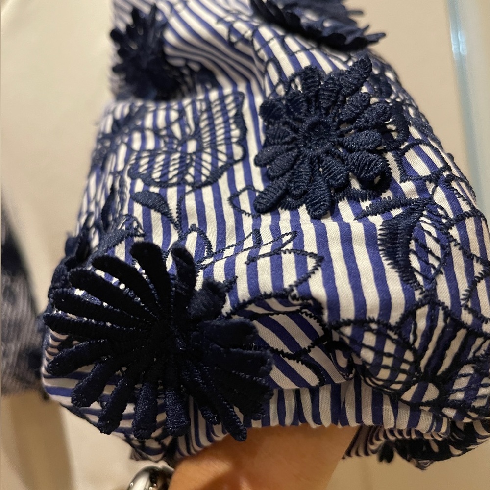 NWT Garcia Top with embroidered Puff Sleeves. - Picture 5 of 5